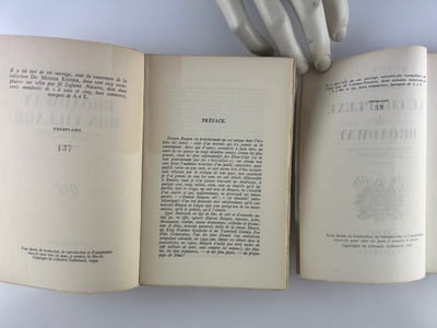 Broadway mon village. Nouvelles. Traduit de l'américain et présenté par R.N. Raimbault. Tirage de tête. Un des 205 exemplaires sur vélin pur fil Lafuma. Le complexe de Broadway. Nouvelles. Traduit de l'américain et présenté par R.N. Raimbault. Tirage de tête. Un des 66 exemplaires sur vélin pur fil Lafuma. 