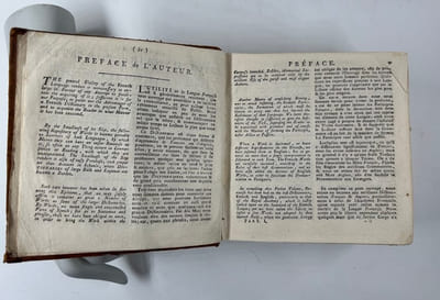 Nouveau dictionnaire portatif des langues françoise et angloise ; contenant tous les mots dont l'usage est autorisé par les meilleurs auteurs. Huitième édition, revue avec soin sur la dernière donnée à Londres, & augmentée ... ainsi que de la liste des termes de marine & de guerre à l'usage de messieurs les officiers. Par J. S. Charrier. 