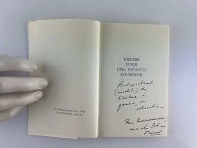 Extase pour une infante roumaine. Bel envoi de l'auteur. 