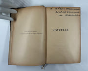 JOYZELLE. Pièce en cinq actes. Représentée la première fois au théâtre du gymnase le 20 mai 1903. Suivi de MONNA VANNA. Pièce en trois actes. Représentée au Nouveau Théâtre le 17 mai 1902. DOUBLE ENVOI de l'auteur à l'avocat et homme politique Albert Clémenceau, frère de Georges Clémenceau.  par Maurice MAETERLINCK - Image 1
