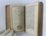 Elémens de la philososphie de Neuton (Newton) concernant la Métaphysique, la Théorie de la Lumière & celle du Monde, par M. de Voltaire de la Société Royale de Londres. Nouvelle édition.  par Isaac NEUTON (NEWTON) - VOLTAIRE. Avant-propos dédié à la Marquise du Chastelet.  - Image 16