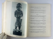 Collection André Derain et à divers amateurs. Hôtel Drouot 9 - 10 - 11 mars 1955. 1/ Collection André Derain : Objets de Chine de Haute Epoque - Antiquités Classiques - Art Primitif Africain - Art Primitif d'Amérique du Nord - Art Populaire et Folklorique - Moyen Age et Renaissance. 2/ Collection de Monsieur F. : Objets d'art de Chine. 3/ Collection de Monsieur X... 4/ A divers alateurs : Objets d'ARt de Chine de Haute Epoque - Objets d'art d'Orient - Art Primitif dAfrique et d'Océanie - Art d'Amérique Préhispanique - Antiquités classiques - Haute curiosité - Tapis d'orient.  par Commissaires priseurs : Mr Maurice Rheims, Mr Boisgirard, M. Michel Beurdeley, M. Jean Roudillon, Mr Champetier de Ribes.  - Image 7