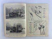 CODE DE LA ROUTE EN IMAGES. Elaboré par les Sociétés Bruxelloises d'Auto-Transports les Taxis Verts. Offert par les Usines De Keyn Frères. 40 croquis et 12 photographies de scènes d'accident.  par  - Image 1