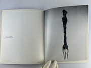 Olivier Brice "les gisants". Catalogue d'expostion, Galerie Attali, avril 1976. Joint le carton d'invitation imprimé sur rodhoïd. par Olivier BRICE. Texte de Pierre Retany.  - Image 5