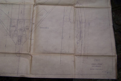 Avion Gotha P 60 C (1945) 3 pages de description (copies datées 2004), P60A, P60B, P60C (1945): 3 plans d'ensemble originaux 88x70 cm, au 1/25e. P60: une esquisse du tableau de bord.
P60B (1945): 5 tableaux 45x30 cm. de coordonnées de profils avec croquis, 3 tableaux graphiques 30x21 cm.