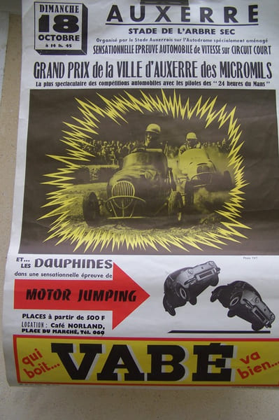 AFFICHE: Grand Prix de la Ville d'Auxerre des MICROMILS et les DAUPHINES dans une &eacute;preuve de MOTOR JUMPING. Dimanche 18 Octobre Stade de l'Arbre Sec.. ...