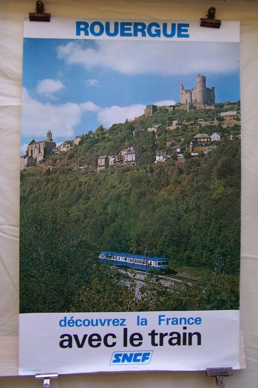AFFICHES SNCF et CHEMIN DE FER Format 62x100 cm. Série "découvrez la France avec le train): ROUERGUE 1977 N°40, BRETAGNE 1977 N°39,JURA 1978 N°128. ...