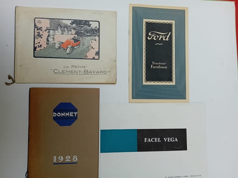 AUTOMOBILE: Plaquettes et catalogues: FACEL VEGA HK 500. Automobiles FORD, Bordeaux: Chassis 500 kilogs, tracteur FORDSON. DONNET 1928. La Petite ...