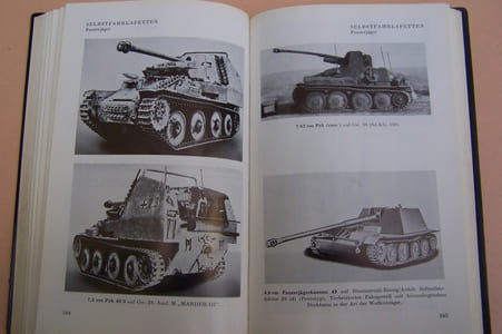 Taschenbuch Für Wehrfragen 1963/64, 1972/73. Die Panzergrenadiere, Geschichte und Gestaldt der mechanisierten Infanterie 1930-1960. Die Deutsche Panzer 1926-1945. Taschenbuch der Panzer 1960, 1969, 1976. Kampfzer 1916-196.