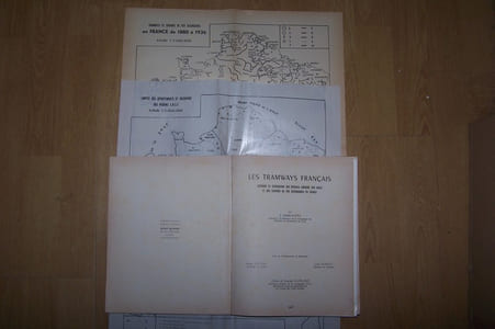 Les tramways français. Histoire et géographies des réseaux urbains sur rails et des chemins de fer secondaires en France. Préface de Monsieur GAYRARD.