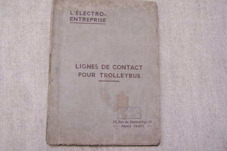 Lignes de contact pour trolleybus. L'Electro-entreprise, Rue du Général-Foy, Paris (VIIIe). Réalisations: Réseau de Bordeaux: Ligne Place du Pont-Lormont, 1946. Réseau de Toulon: Ligne Gare SNCF - Mourillon Dépôt Brunet, 1949. Moyens d'exécution.