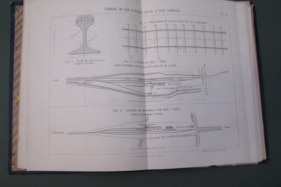 Les chemins de fer à faible trafic en France. Lignes secondaires des grands réseaux. Chemins de fer d'intérêt local et tramways à vapeur. Etablissement et exploitation .