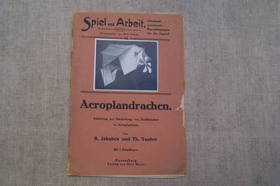 CERF-VOLANT, DRACHEN: Aeroplandrachen.