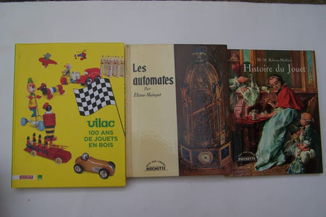 JOUETS AUTOMATES:
SEGUIN Robert-Lionel: Les jouets anciens du Québec. Leméac, 1976.
MAINGOT Eliane: Les automates. Hachette, 1959.
RABECQ-MAILLARD ...