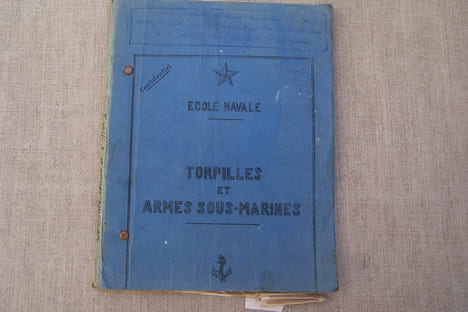 TORPILLES ET ARMES SOUS-MARINES. Première partie: torpilles automobiles. Deuxième partie: Mines. Dragage. Paravane. Troisième partie: Ecoute ...