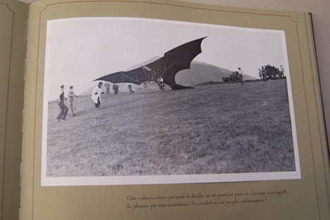 Les photographies de J.-H. LARTIGUE. Un album de famille de la Belle Epoque. Textes et légendes rédigés par Jean Fondin.. LARTIGUE J.-H. et Jean ...
