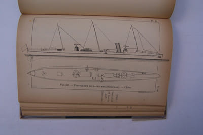 Torpilles et torpilleurs des nations étrangères suivi d'un atlas des flottes cuirassées étrangères.