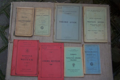 LIVRES et DOCUMENTS TECHNIQUES AERONAUTIQUES: E. ROMAT: Les robots aériens. Aérostation d'observation, 1931. Ern. WEBER: Aéroplanes et ...