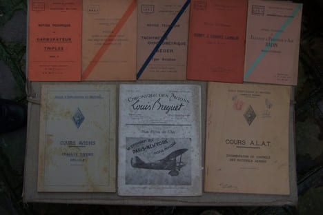LIVRES et DOCUMENTS TECHNIQUES AERONAUTIQUES: E. ROMAT: Les robots aériens. Aérostation d'observation, 1931. Ern. WEBER: Aéroplanes et ...