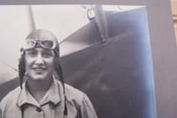 Maryse Bastié: Deux Photographies de l'aviatrice.