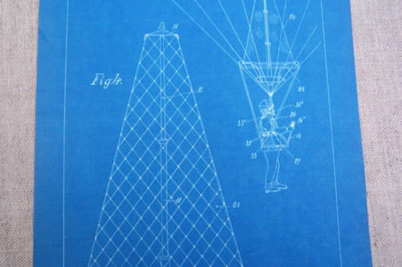 Parachute perfectionné à développement par l'air comprimé. Mémoire descriptif à l'appui d'une demande de Brevet d'Invention formée par Mr. Défleur Albert résidant à Villefranche de Rouergue, pour "PARACHUTE A DETENTE AUTOMATIQUE". Déposé le 28 Décembre 1912,accordé le  7 Mars 1913. 