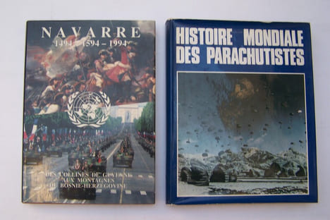 MILITARIA, GUERRE, HISTOIRE: Histoie mondiale des parachutistes présntée par Pierre SERGENT, SPL, 1974. Colonel E. RAMSPACHER: Chars et blindés ...