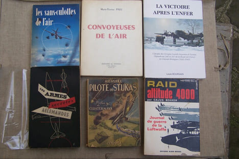 GUERRE AERIENNE: Albert DUCROCQ: Les armes secrètes allemandes, Berger-Levrault, 1948. Marie-Thérèse PALU: Convoyeuses de l'air, Editions du Siamois, ...