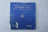WAGONS-LITS, CIWL: Albert Mühl et Jürgen Klein: 125ans Compagnie Internationale des Wagons-Lits. Les trains de Luxe, Historique et Affiches, EK Verlag, 1998. Dr. Fritz Stöcklmaire, Claude Jeanmaire: Komfort auf Schienen, 1970. Paul DOST: der rote teppich. Geschichte der Staatszüge und Salonwaggen, 1965. George BEHREND: Histoire des trains de luxe. De l'Orient-Express au TEE, Office du livre, Société Française du Livre, 1977. GUIDE COMPAGNIE INTERNATIONALE des WAGONS-LITS et des GRANDS EXPRESS EUROPEENS: HIVER 1961-1962 1/2e de couverture usagée, 3/4e de couverture manquante, pages 405 et suivants manquantes (voir photos).