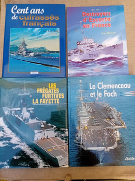 MARINE MILITAIRE: Yann LE PICHON et Michel BEZ: La Jeanne d'Arc, Lavauzelle, 1994. René BAIL et Jean MOULIN: Le porte-avions Arromanches 1942-1978, ...