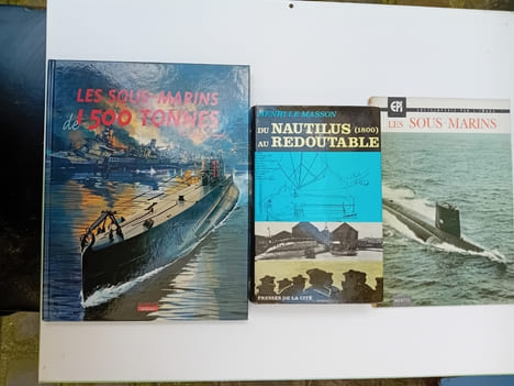 SOUS-MARINS, GUERRE SOUS-MARINE: Claude HUAN: Le croiseur sous-marin Surcouf (1926-1942), Marines édition, 1996. Gérard GARIER: L'odyssée technique et ...
