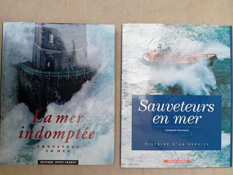 SAUVETAGE EN MER: Jean-Yves BROUARD: Les canots de sauvetage de chez nous, MDM, ETAI, 1999. René MARTIN: Au coeur des tempêtes, Marines édition, 1999. ...