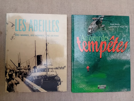 SAUVETAGE EN MER: Jean-Yves BROUARD: Les canots de sauvetage de chez nous, MDM, ETAI, 1999. René MARTIN: Au coeur des tempêtes, Marines édition, 1999. ...