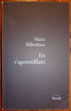 En s'agenouillant. Billetdoux Marie ( Raphaëlle Billetdoux )