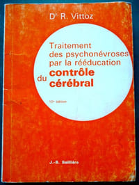 Traitement des psychonévroses par la rééducation du contrôle cérébral.