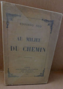 AU MILIEU DU CHEMIN.