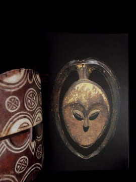 Africa Capolavori da un continente. Catalogo delle operee schede a cura di Ezio Bassani. Catalogue des oeuvres et notes éditées par Ezio Bassani. ...