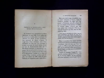 Évolution et révolution - Les révolutions Anglaises du XVIIè. siècle - La révolution Américaine - La révolution Française - Les révolutions du XIXè. Siècle - La révolution Russe.