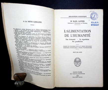 L'alimentation de l'humanité. Son économie - sa répartition - ses possibilités. Avec une carte.. SAPPER (Karl)