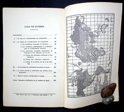 L'alimentation de l'humanité. Son économie - sa répartition - ses possibilités. Avec une carte.. SAPPER (Karl)