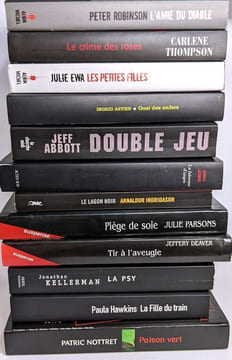 12 romans à suspens auteurs divers (voir descriptif complet): Le crime des roses (Thompson); La faiseuse d'anges (Läckberg) + Quai des enfers (Astier) ...