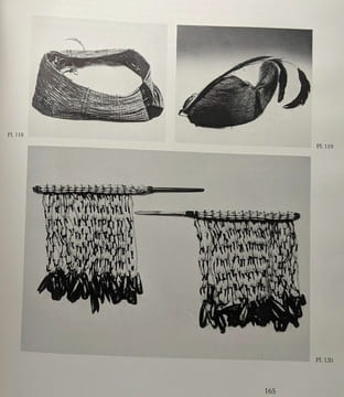 The power of headdresses - a cross-cultural study of forms and functions. Daniel P. Biebuyck Nelly Van Den Abbeele