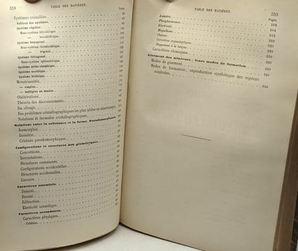 Cours de minéralogie (histoire naturelle) - 2e édition Première et Deuxième partie compilées en un volume. A. Leymerie