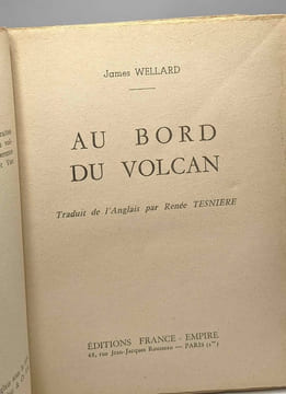 Au bord du volcan - traduit de l'anglais par Renée Tesnière. Wellard James