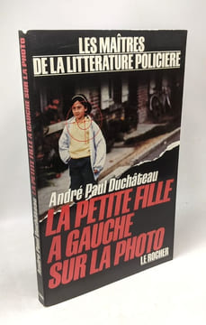 La petite fille a gauche sur la photo. Duchâteau André-paul