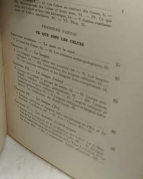 Les Celtes et l'expansion celtique jusqu'à l'époque de la Tène + Les Celtes depuis l'époque de la Tène et la civilisation celtique / L'évolution de ...