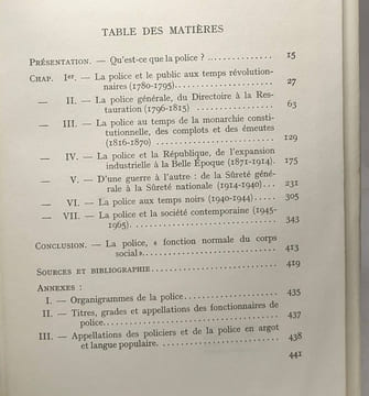 Le dossier de la police. En bourgeois et en tenue / Les pièces du dossier. Willy-paul Romain