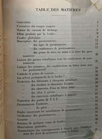 Notice concernant les paratonnerres à cage dérivés de la cage de Faraday avec emploi de petites tiges et de conducteurs en ruban