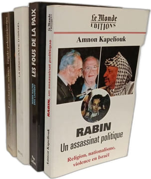 Rabin un assassinat politique + Les fous de la Paix + La démocratie d'Israël + Les relations secrètes israélo-palestiniennes --- 4 livres. Kapeliouk ...
