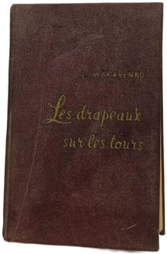 Les drapeaux sur les tours. A. Makarenko