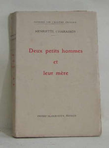 Deux petits hommes et leur mère